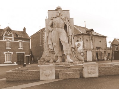 artilleur LA FERE 02..JPG (503.73 Kio) Vu 13596 fois artilleur LA FERE 02..JPG