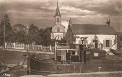Soulanges (Marne) - L'église, le canal et l'écluse (Copier).jpg (68.97 Kio) Vu 2419 fois Soulanges (Marne) - L'église, le canal et l'écluse (Copier).jpg