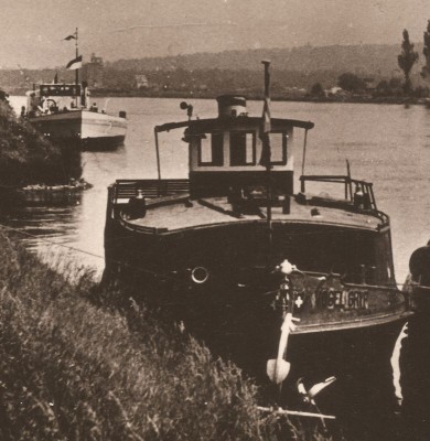 Huningue - Bateaux sur le Rhin (2) (red).jpg