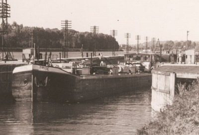 Ablon-sur-Seine (S.-et-O.) - Sortie de l'écluse (2).jpg