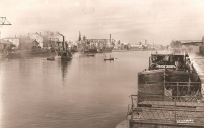 Roanne (Loire) - Le canal (1) (red).jpg (56.8 Kio) Vu 3011 fois Roanne (Loire) - Le canal (1) (red).jpg