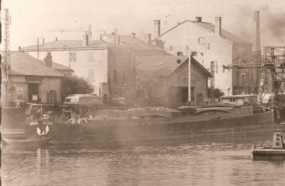 Roanne (Loire) - Le canal (5) (red).jpg