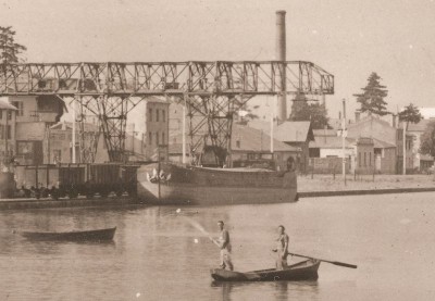 Roanne (Loire) - Le canal (4) (red).jpg (66.06 Kio) Vu 3005 fois Roanne (Loire) - Le canal (4) (red).jpg