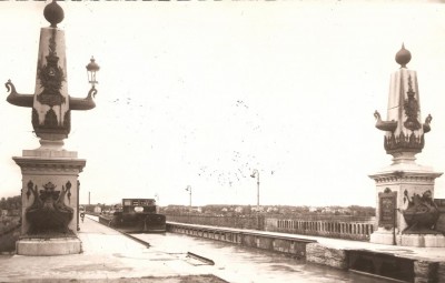 St-Firmin-sur-Loire (Loiret) - Le pont-canal (1) (red).jpg