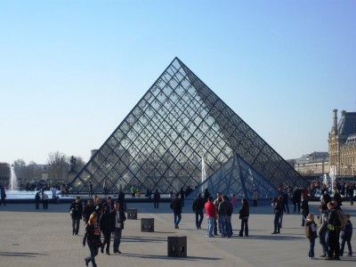 La Grande Pyramide du Louvre (21-03-09) - Copie.jpg