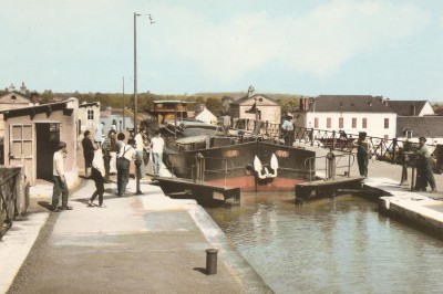 Le Guétin (Cher) - Pont-canal - Vue générale (red).jpg
