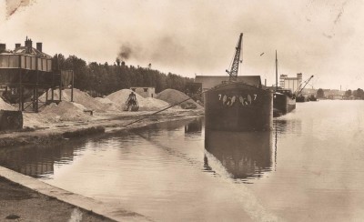 Reims - Le port (1) (red).jpg (58.93 Kio) Vu 4105 fois Reims - Le port (1) (red).jpg