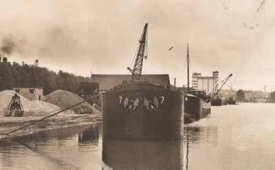 Reims - Le port (2) (red).jpg (50.79 Kio) Vu 4121 fois Reims - Le port (2) (red).jpg