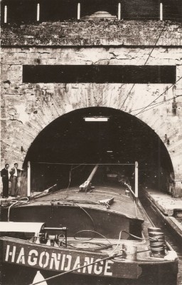 Bellicourt - Riqueval - Le souterrain du canal de Saint-Quentin bâti sous Napoléon Ier (red).jpg