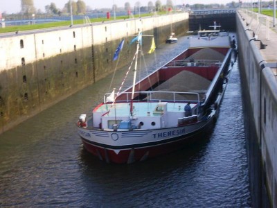 theresia-2.jpg (66.82 Kio) Vu 3061 fois theresia-2.jpg