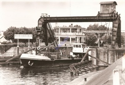 ROBERTSAU écluse Nord Strabourg - automne 1985 (red).jpg