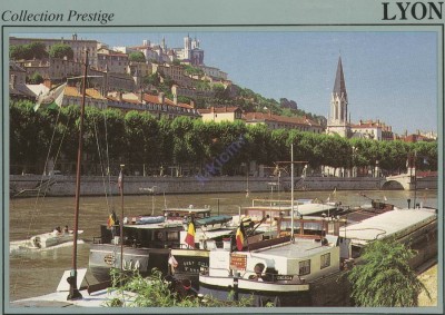 Lyon - Quai de Saône - Eglise St-Georges (red).jpg