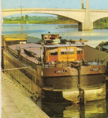 Chalon-sur-Saône (S.-et-L.) - Quai de la Saône (3) (red).jpg