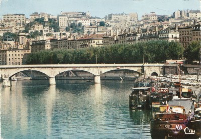 Lyon (69 Rhône) - La Saône et ses péniches - Pont du Change (1) (red).jpg