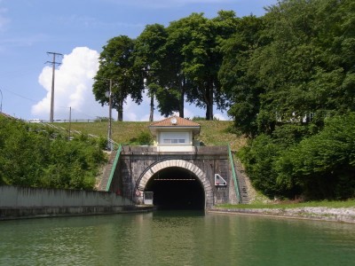 Tunnel Mont-de-Billy Sud 2013.jpg