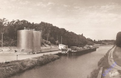 Amilly (Loiret) - Le canal de Briare et le port pétrolier de la Tuilerie (1) (Copier).jpg