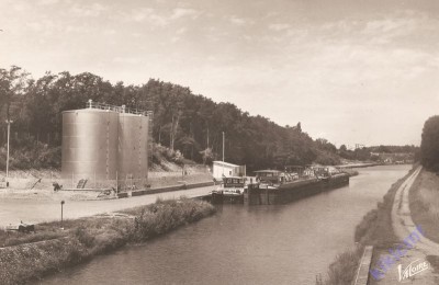 Amilly (Loiret) - Le canal de Briare et le port pétrolier de la Tuilerie (1) (Copier).jpg (60.06 Kio) Vu 2776 fois Amilly (Loiret) - Le canal de Briare et le port pétrolier de la Tuilerie (1) (Copier).jpg