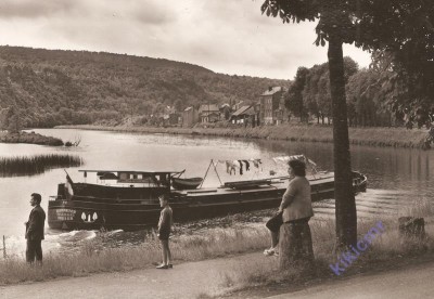 Fumay (Ardennes) - La Meuse et le chemin de la Gare (1) (red).jpg