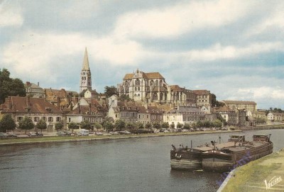 Auxerre (Yonne) - Les bords de l'Yonne, l'ancienne abbatiale Saint-Germain (1) (red).jpg