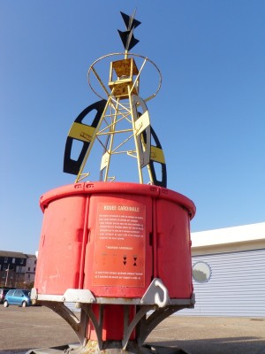 bouee cardinale 1.JPG (125.58 Kio) Vu 1814 fois bouee cardinale 1.JPG