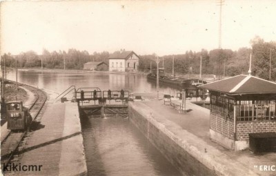 Fontaine-les-Clercs (Aisne) - L'écluse sur le canal de Saint-Quentin (1) (Copier).jpg