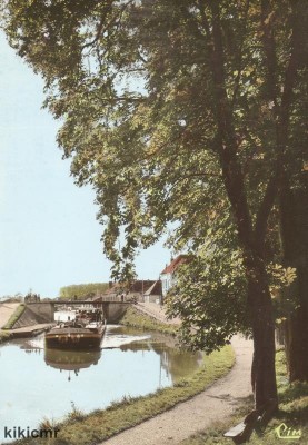 Brienon-sur-Armançon (Yonne) - Le canal de Bourgogne (1) (Copier).jpg