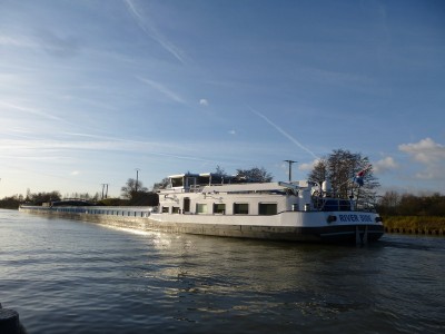 P1110689RIVERSIDE.jpg