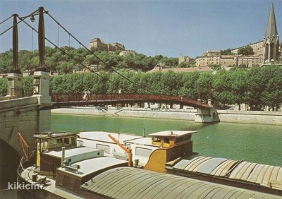 Lyon (Rhône) - Les quais de Saône - Passerelle Saint-Georges (1) (Copier).jpg