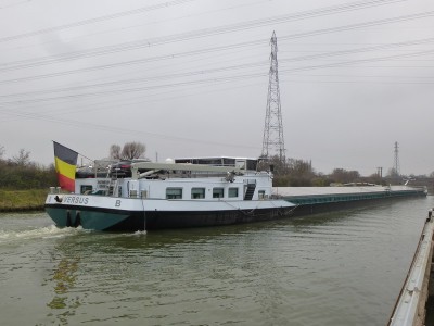 P1110505VERSUS.jpg