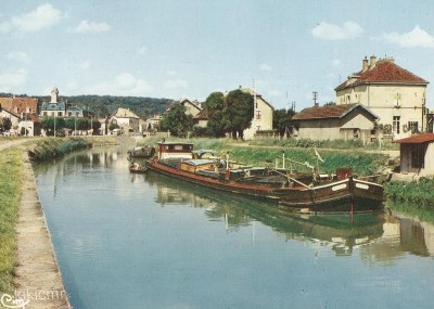 L'Isle-sur-le-Doubs - Le canal et la Gare (1) (Copier).jpg