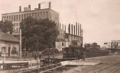 Lourches (Nord) - La centrale électrique de la SERVA et l'écluse de Neuville-sur-Escaut (1) (Copier).jpg (57.35 Kio) Vu 1957 fois Lourches (Nord) - La centrale électrique de la SERVA et l'écluse de Neuville-sur-Escaut (1) (Copier).jpg
