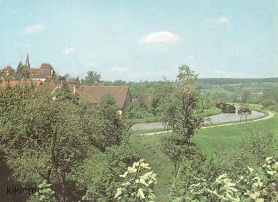 Zetting (Moselle) - Village pittoresque, remarquable par son église du XVe siècle (à l'arrière-plan) (1) (red).jpg