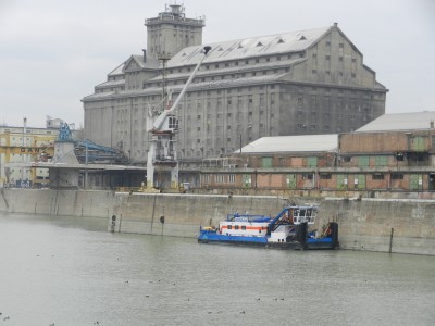 Budapest port (4).JPG (325.16 Kio) Vu 2312 fois Budapest port (4).JPG