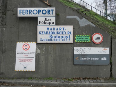 Budapest port (1).JPG (400.13 Kio) Vu 2316 fois Budapest port (1).JPG