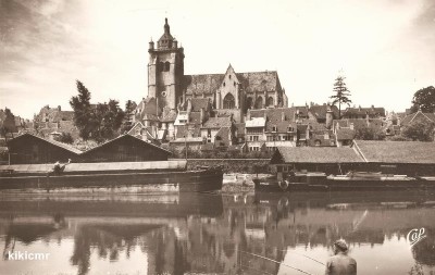 Dôle (Jura) - Le canal du Rhône au Rhin et la basilique (1) (Copier).jpg