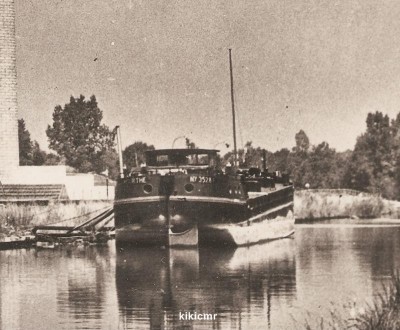 Bagneaux-sur-Loing (Seine-et-Marne) - L'usine Sovirel sur le canal du Loing (2) (Copier).jpg