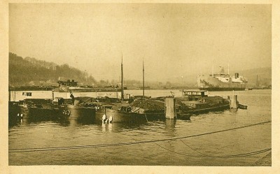 Guépard von .... und andere Binnenschiffe in Rouen, Ausschnitt aus Roussillon (Godard, Coll. vM).jpg (311.68 Kio) Vu 2429 fois Guépard von .... und andere Binnenschiffe in Rouen, Ausschnitt aus Roussillon (Godard, Coll. vM).jpg