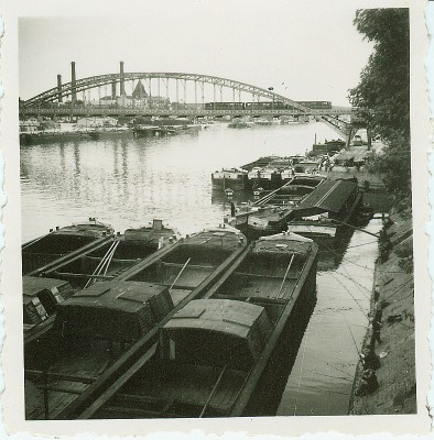 Paris, 1940 vermutlich, #2 (DR, Coll. vM).jpg (339.08 Kio) Vu 1699 fois Paris, 1940 vermutlich, #2 (DR, Coll. vM).jpg