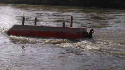 ponton LY2424 renversé.jpg