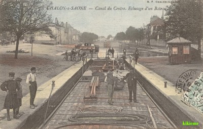Chalon-sur-Saône - Canal du Centre - Eclusage d'un bateau (1) (Copier).jpg