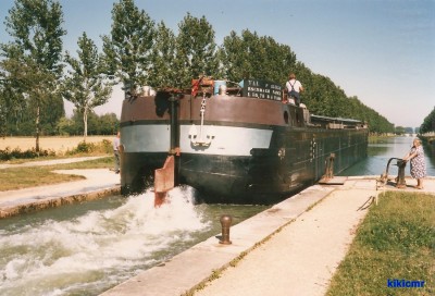 Bretenières (Côte-d'Or) - Une péniche dans le sas (5) (Copier).jpg