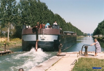 Bretenières (Côte-d'Or) - Une péniche dans le sas (3) (Copier).jpg