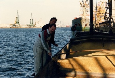 Port du Havre dechargement du bâteau en 1986.jpg (284.6 Kio) Vu 1277 fois Port du Havre dechargement du bâteau en 1986.jpg
