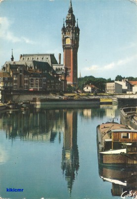 Calais (Pas-de-Calais) - Reflets de l'Hôtel de Ville (architecte Louis Debrouwer) (1) (Copier).jpg