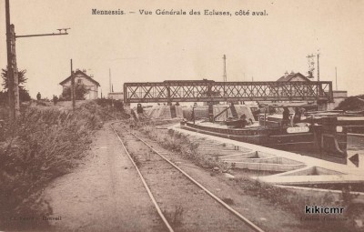 P9723F - Mennessis - Vue générale des écluses, côté aval (Copier).jpg (91.99 Kio) Vu 3525 fois P9723F - Mennessis - Vue générale des écluses, côté aval (Copier).jpg