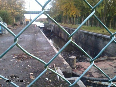 benthe (basrode) découpé dans l'ancienne écluse de Bernissart 6.jpg (112.94 Kio) Vu 2552 fois benthe (basrode) découpé dans l'ancienne écluse de Bernissart 6.jpg