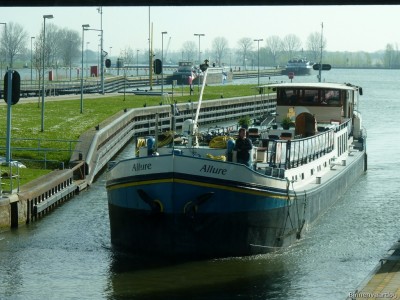 Allure-5-14-04-2015.jpg (244.63 Kio) Vu 1972 fois Allure-5-14-04-2015.jpg