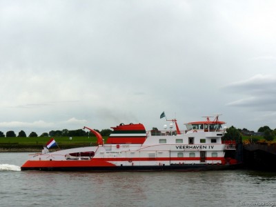 Veerhaven-IV-5-27-08-2015-Lobith.jpg (127.52 Kio) Vu 4167 fois Veerhaven-IV-5-27-08-2015-Lobith.jpg