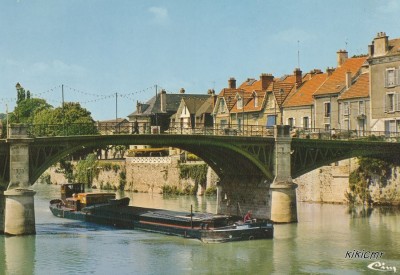 La-Ferté-sous-Jouarre (S.-et-M.) - Péniche sur la Marne (1) (Copier).jpg