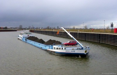 Hollare-2-15-03-2005.jpg